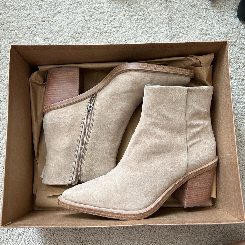 Vince Camuto Rinvalla Pointed Toe Leather Bootie